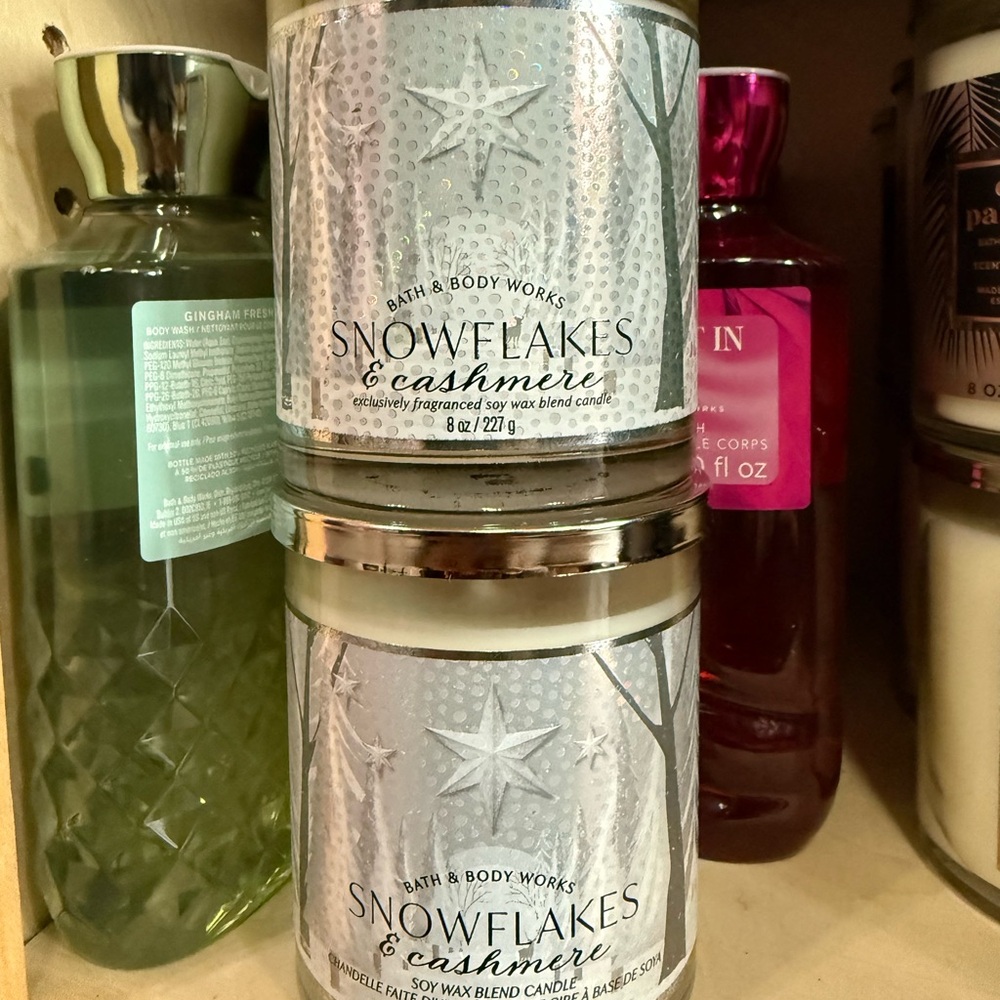 2 Bath & Body Works snowflakes & Cashmere Jar Candle - Silver & White Label